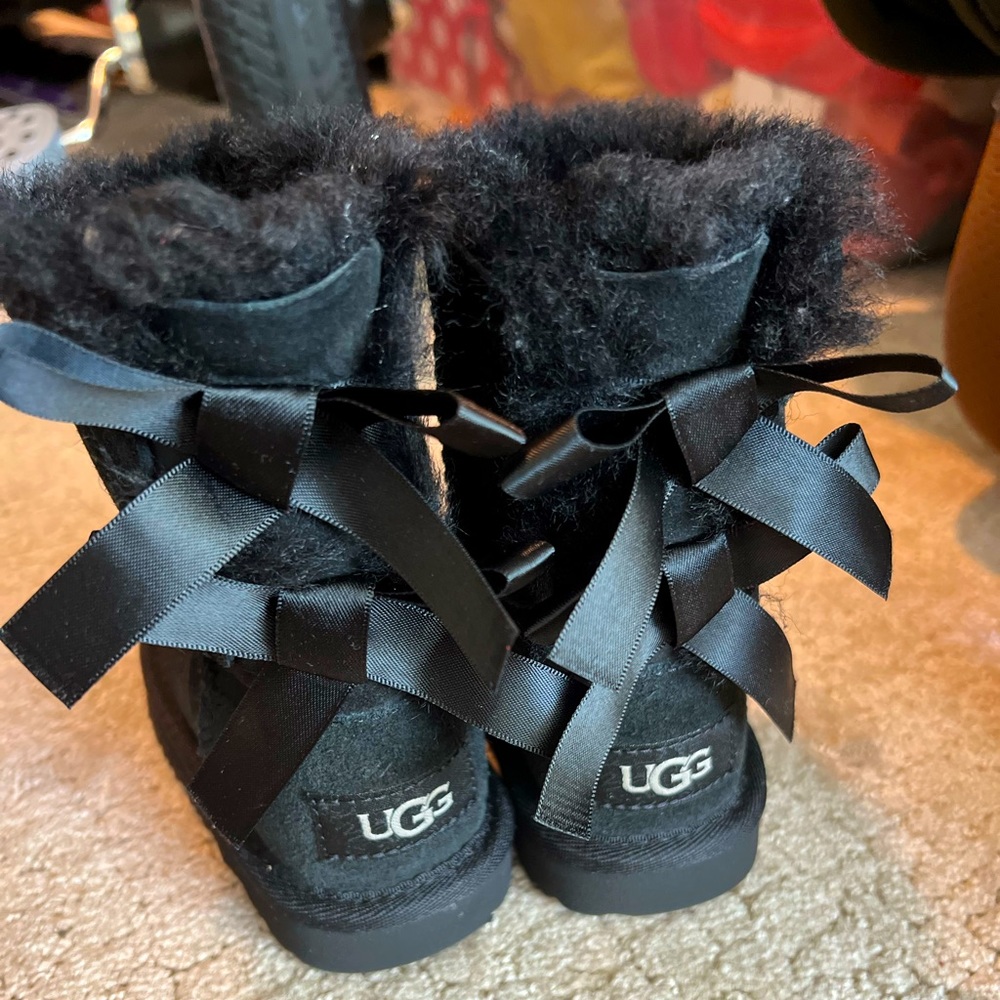 Ugg toddler black size 6